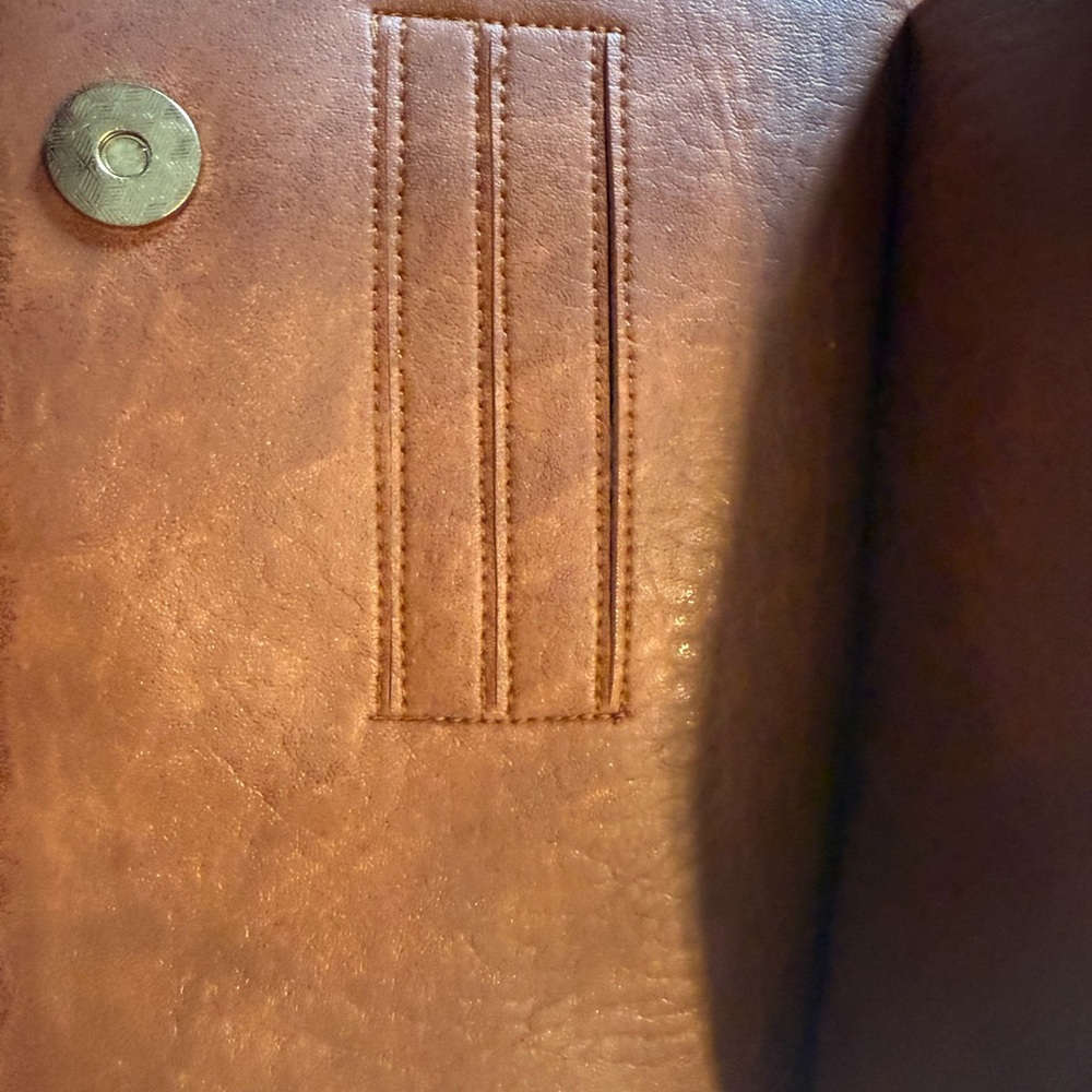 BYTAVI Brown Leather Wristlet with Suede Texture - Picture 4 of 4